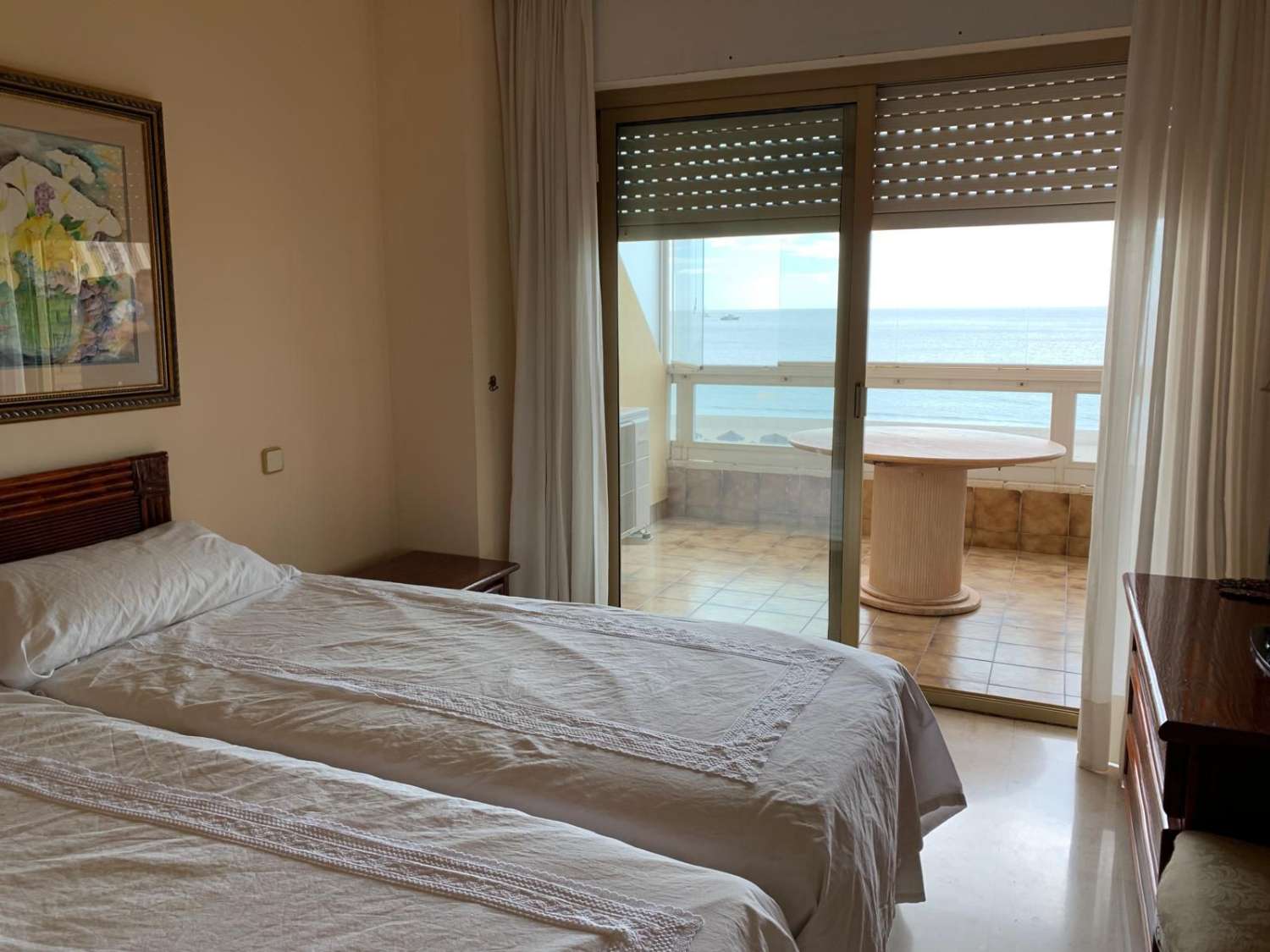 SE ALQUILA  DESDE 01.10.26-30.06.27 MAGNIFICO APARTAMENTO CON VISTAS  FRONTALES AL MAR EN 1ª LINEA DE PLAYA EN LOS BOLICHES (FUENGIROLA )