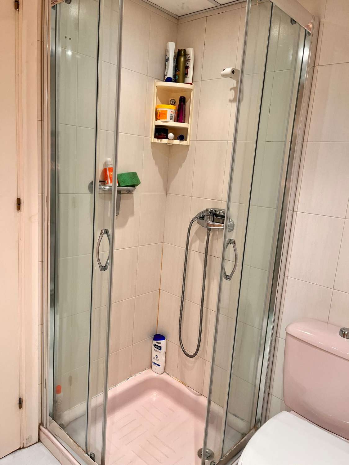 SE ALQUILA  DESDE 01.10.26-30.06.27 MAGNIFICO APARTAMENTO CON VISTAS  FRONTALES AL MAR EN 1ª LINEA DE PLAYA EN LOS BOLICHES (FUENGIROLA )