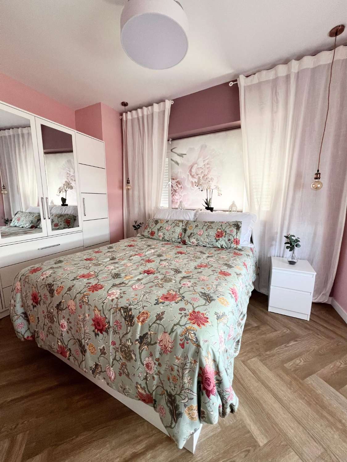 MEDIA TEMPORADA. SE ALQUILA DESDE  01.09.26 - 30.06.27   PRECIOSO APARTAMENTO   EN 1ª LÍNEA DE PLAYA CON VISTAS LATERALES AL MAR EN BENALMÁDENA.