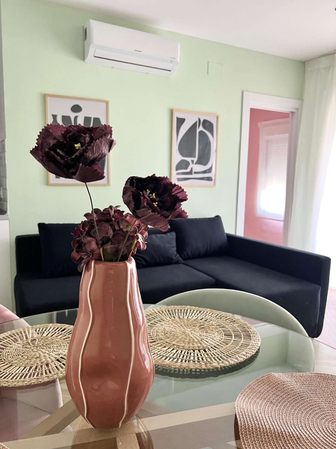 MEDIA TEMPORADA. SE ALQUILA DESDE  01.09.26 - 30.06.27   PRECIOSO APARTAMENTO   EN 1ª LÍNEA DE PLAYA CON VISTAS LATERALES AL MAR EN BENALMÁDENA.