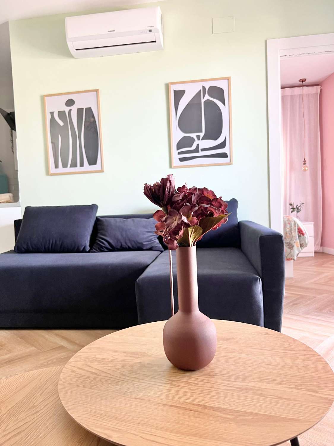 MEDIA TEMPORADA. SE ALQUILA DESDE  01.09.26 - 30.06.27   PRECIOSO APARTAMENTO   EN 1ª LÍNEA DE PLAYA CON VISTAS LATERALES AL MAR EN BENALMÁDENA.