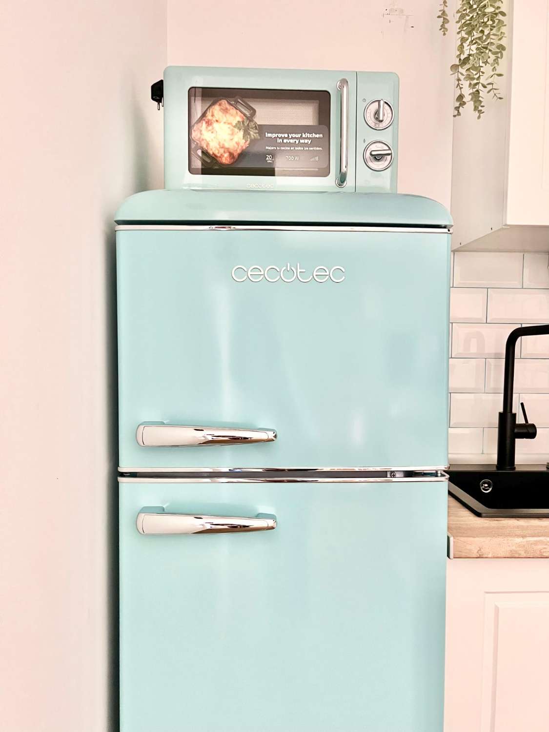 MEDIA TEMPORADA. SE ALQUILA DESDE  01.09.26 - 30.06.27   PRECIOSO APARTAMENTO   EN 1ª LÍNEA DE PLAYA CON VISTAS LATERALES AL MAR EN BENALMÁDENA.