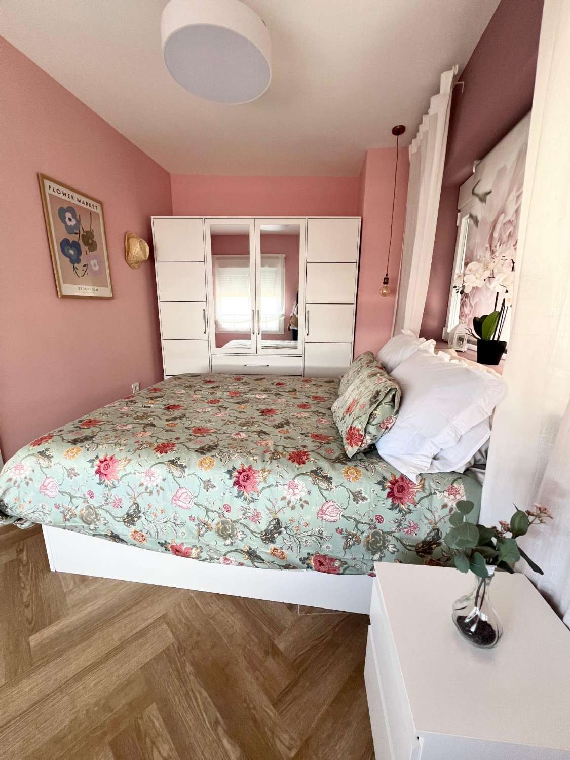 MEDIA TEMPORADA. SE ALQUILA DESDE  01.09.26 - 30.06.27   PRECIOSO APARTAMENTO   EN 1ª LÍNEA DE PLAYA CON VISTAS LATERALES AL MAR EN BENALMÁDENA.