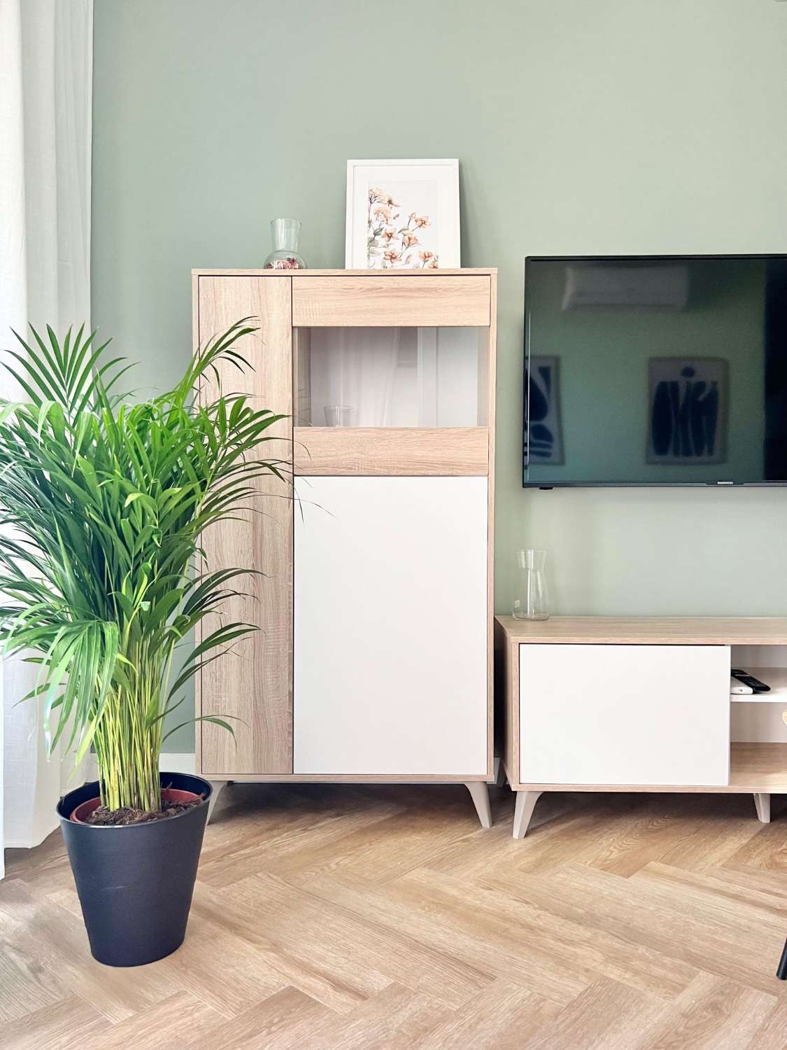 MEDIA TEMPORADA. SE ALQUILA DESDE  01.09.26 - 30.06.27   PRECIOSO APARTAMENTO   EN 1ª LÍNEA DE PLAYA CON VISTAS LATERALES AL MAR EN BENALMÁDENA.