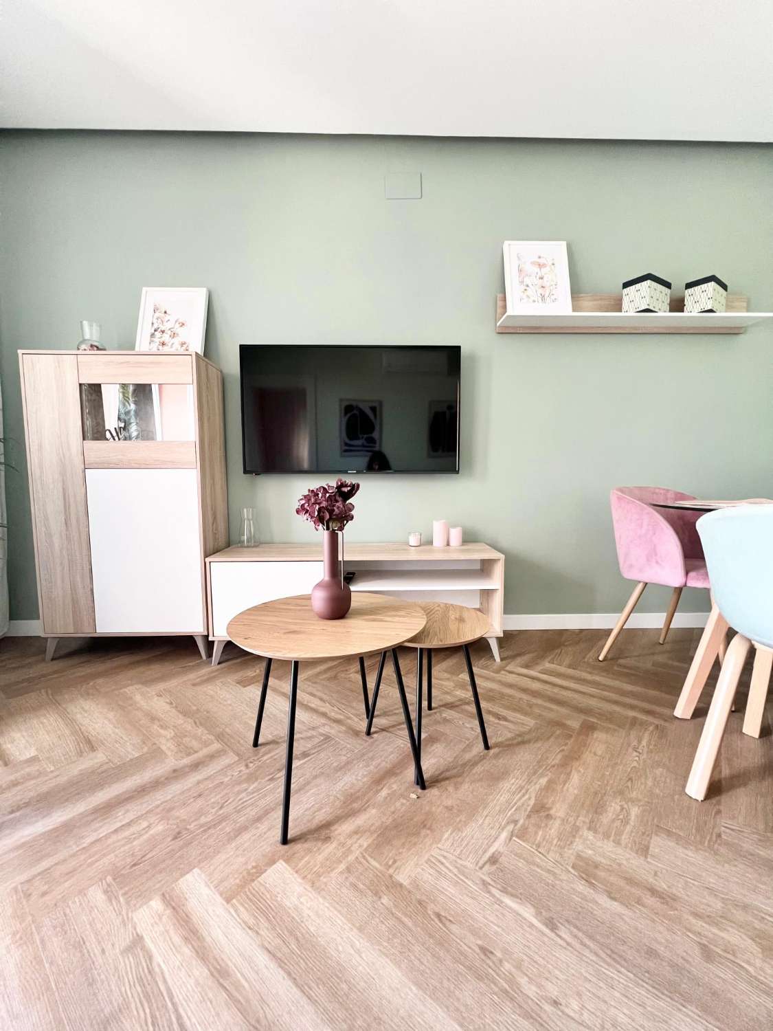 MEDIA TEMPORADA. SE ALQUILA DESDE  01.09.26 - 30.06.27   PRECIOSO APARTAMENTO   EN 1ª LÍNEA DE PLAYA CON VISTAS LATERALES AL MAR EN BENALMÁDENA.