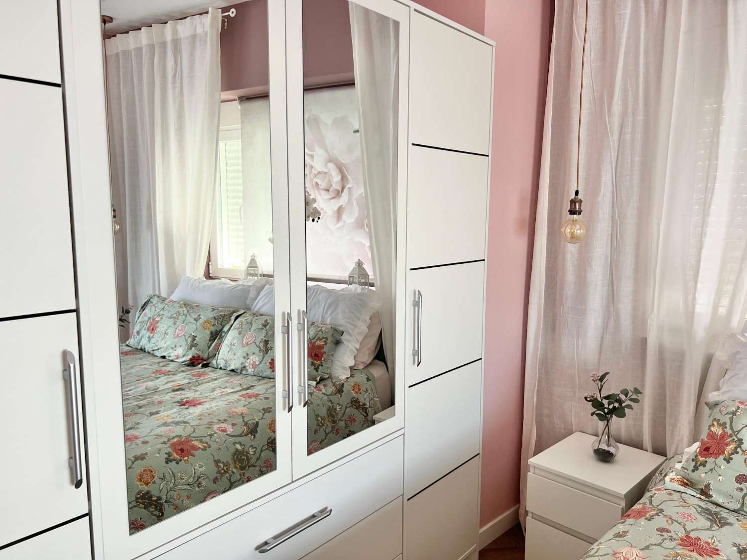 MEDIA TEMPORADA. SE ALQUILA DESDE  01.09.26 - 30.06.27   PRECIOSO APARTAMENTO   EN 1ª LÍNEA DE PLAYA CON VISTAS LATERALES AL MAR EN BENALMÁDENA.