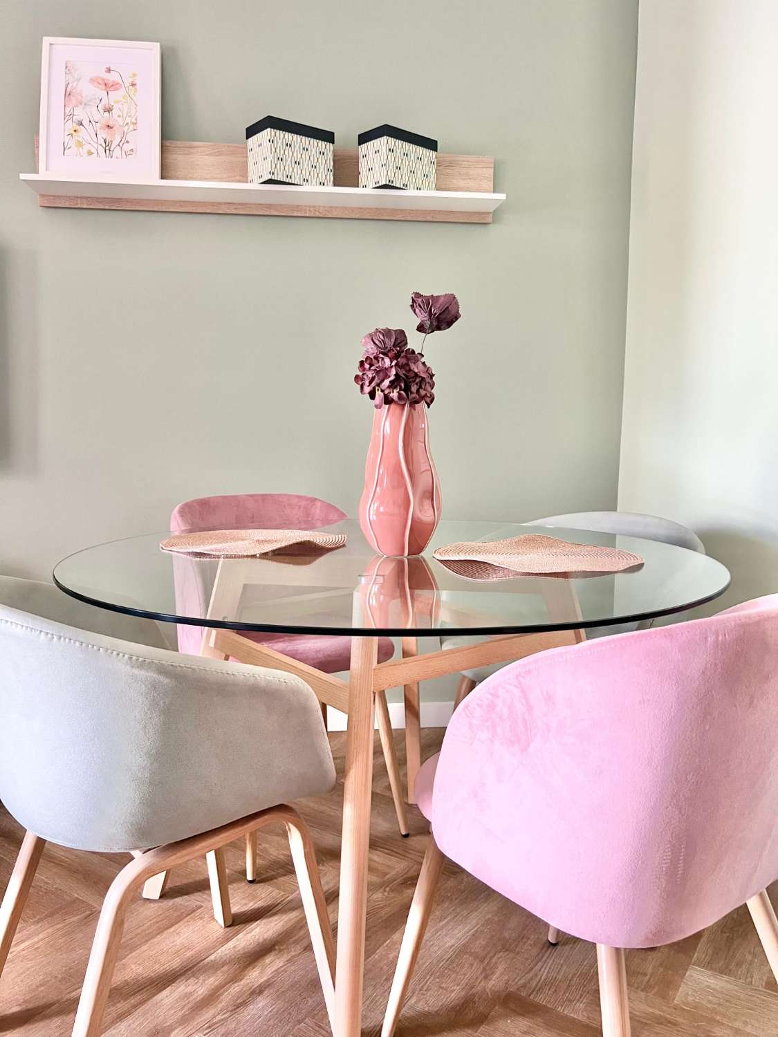 MEDIA TEMPORADA. SE ALQUILA DESDE  01.09.26 - 30.06.27   PRECIOSO APARTAMENTO   EN 1ª LÍNEA DE PLAYA CON VISTAS LATERALES AL MAR EN BENALMÁDENA.