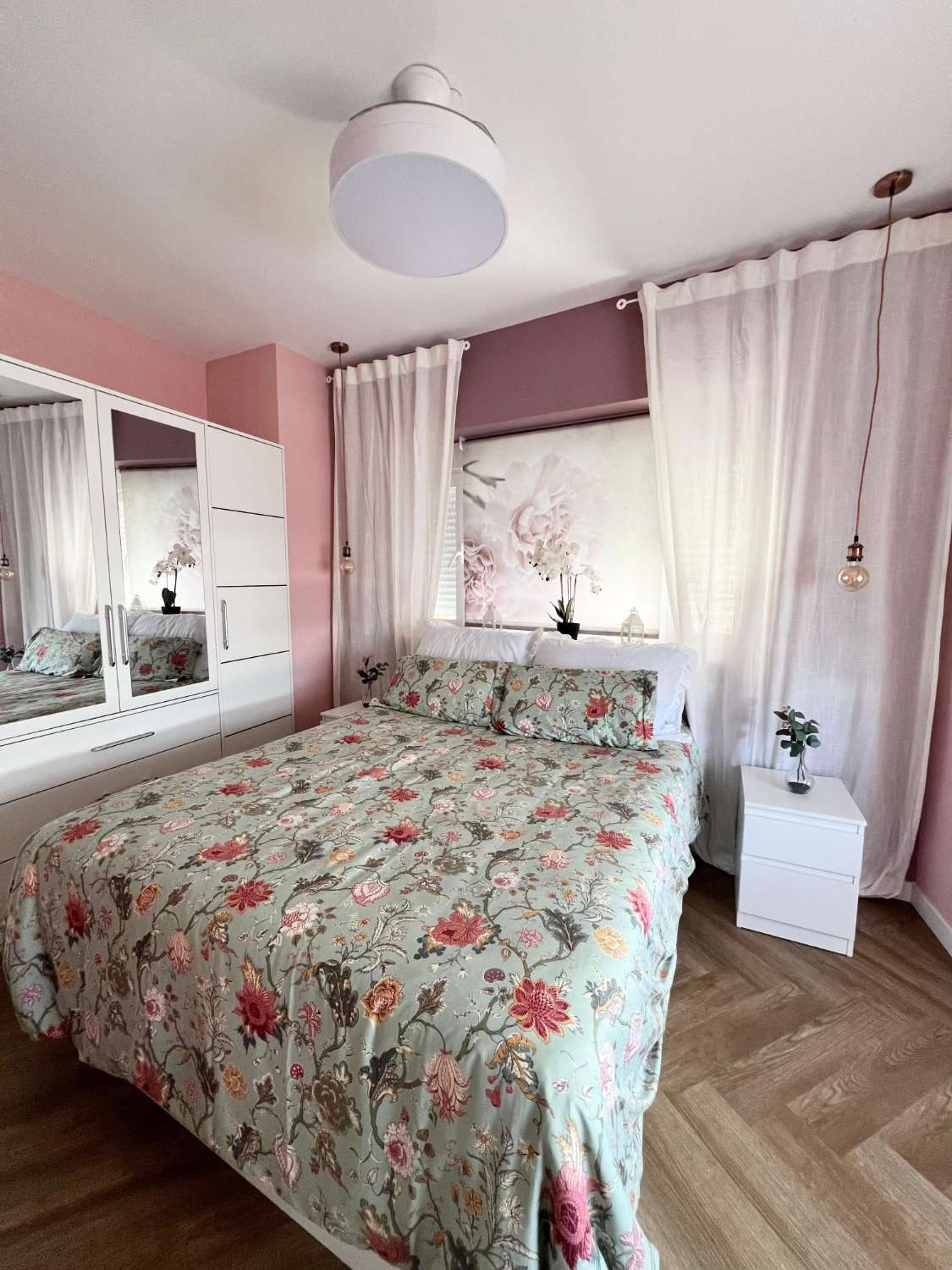 MEDIA TEMPORADA. SE ALQUILA DESDE  01.09.26 - 30.06.27   PRECIOSO APARTAMENTO   EN 1ª LÍNEA DE PLAYA CON VISTAS LATERALES AL MAR EN BENALMÁDENA.