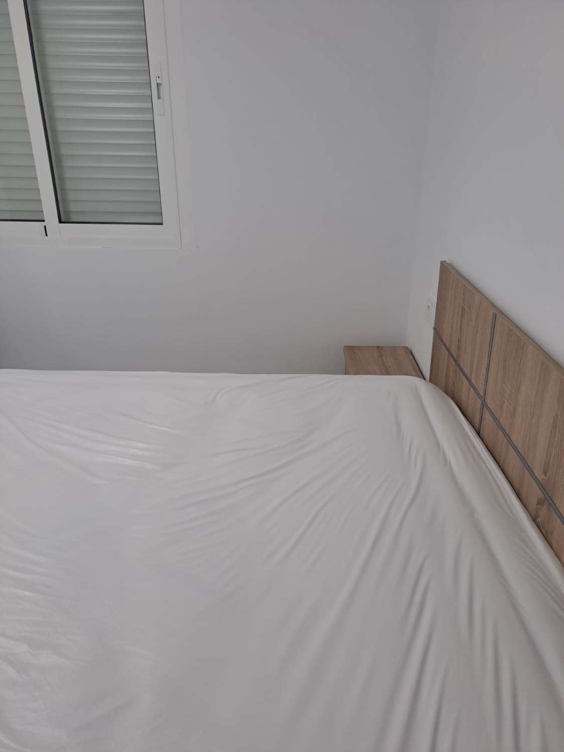 SE ALQUILA desde 1.10.26-31.5.27 BONITO APARTAMENTO EN PLANTA BAJA A 150 METROS DE LA PLAYA EN BENALMADENA