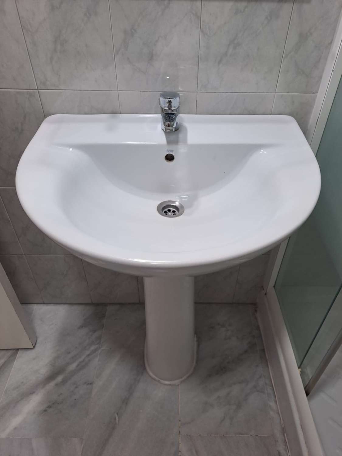 SE ALQUILA desde 1.10.26-31.5.27 BONITO APARTAMENTO EN PLANTA BAJA A 150 METROS DE LA PLAYA EN BENALMADENA