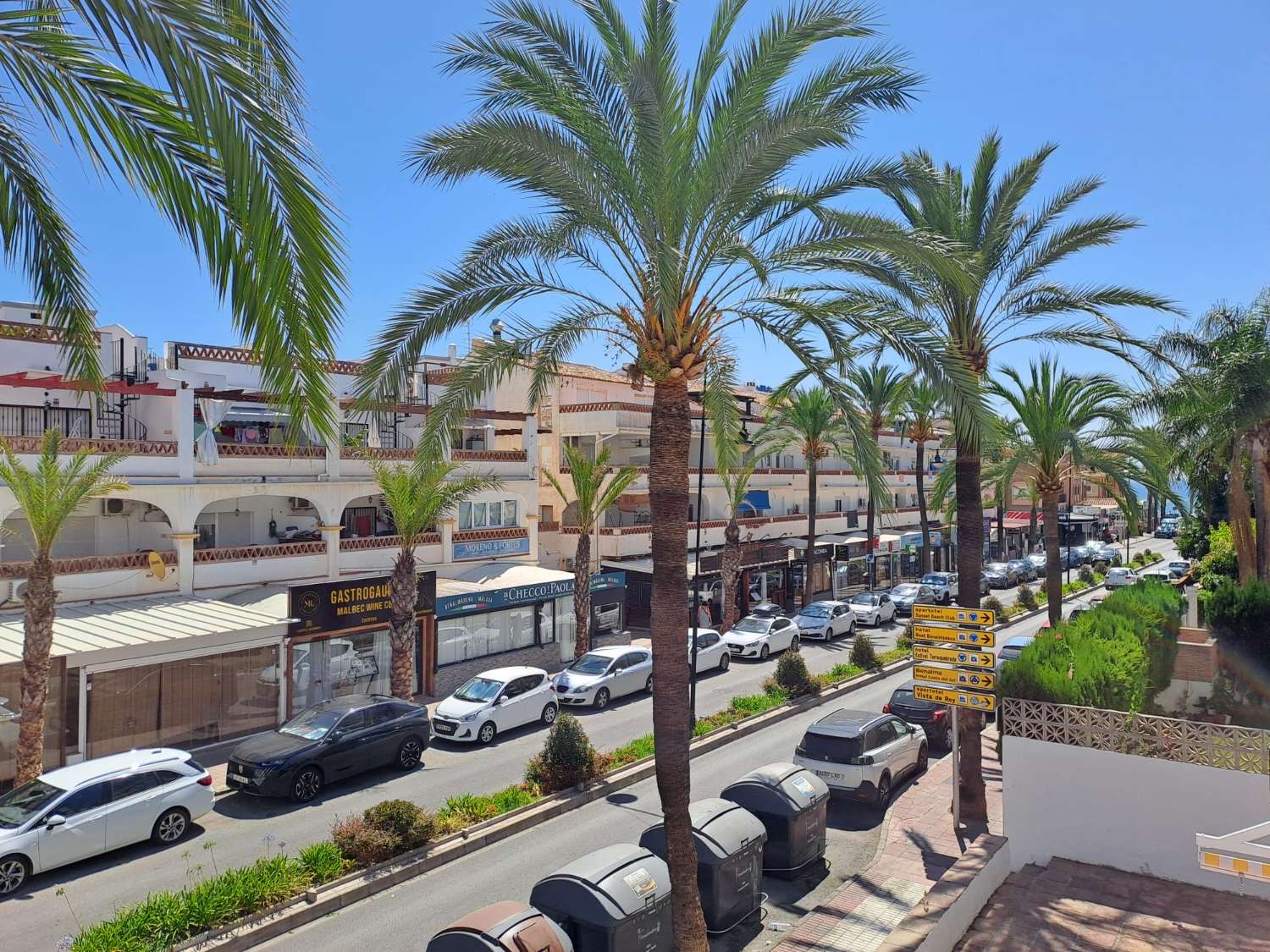 SE ALQUILA desde 1.10.26-31.5.27 BONITO APARTAMENTO EN PLANTA BAJA A 150 METROS DE LA PLAYA EN BENALMADENA