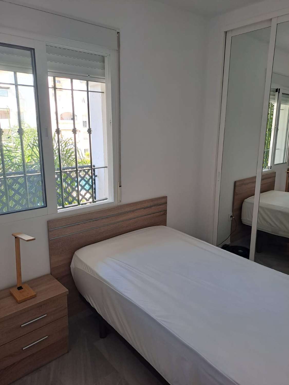 SE ALQUILA desde 1.10.26-31.5.27 BONITO APARTAMENTO EN PLANTA BAJA A 150 METROS DE LA PLAYA EN BENALMADENA