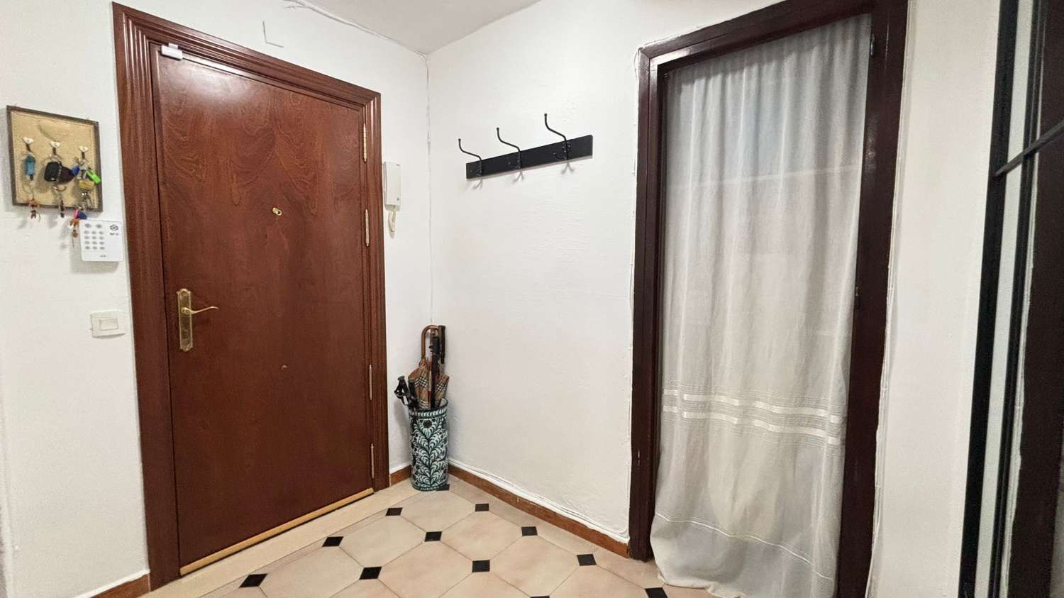 SE ALQUILA DESDE AHORA .30.6.26  y DESDE  1.9.26 HASTA 30.6.2.67 BONITO APARTAMENTO CERCA DE PLAZA SOLYMAR ( BENALMADENA)