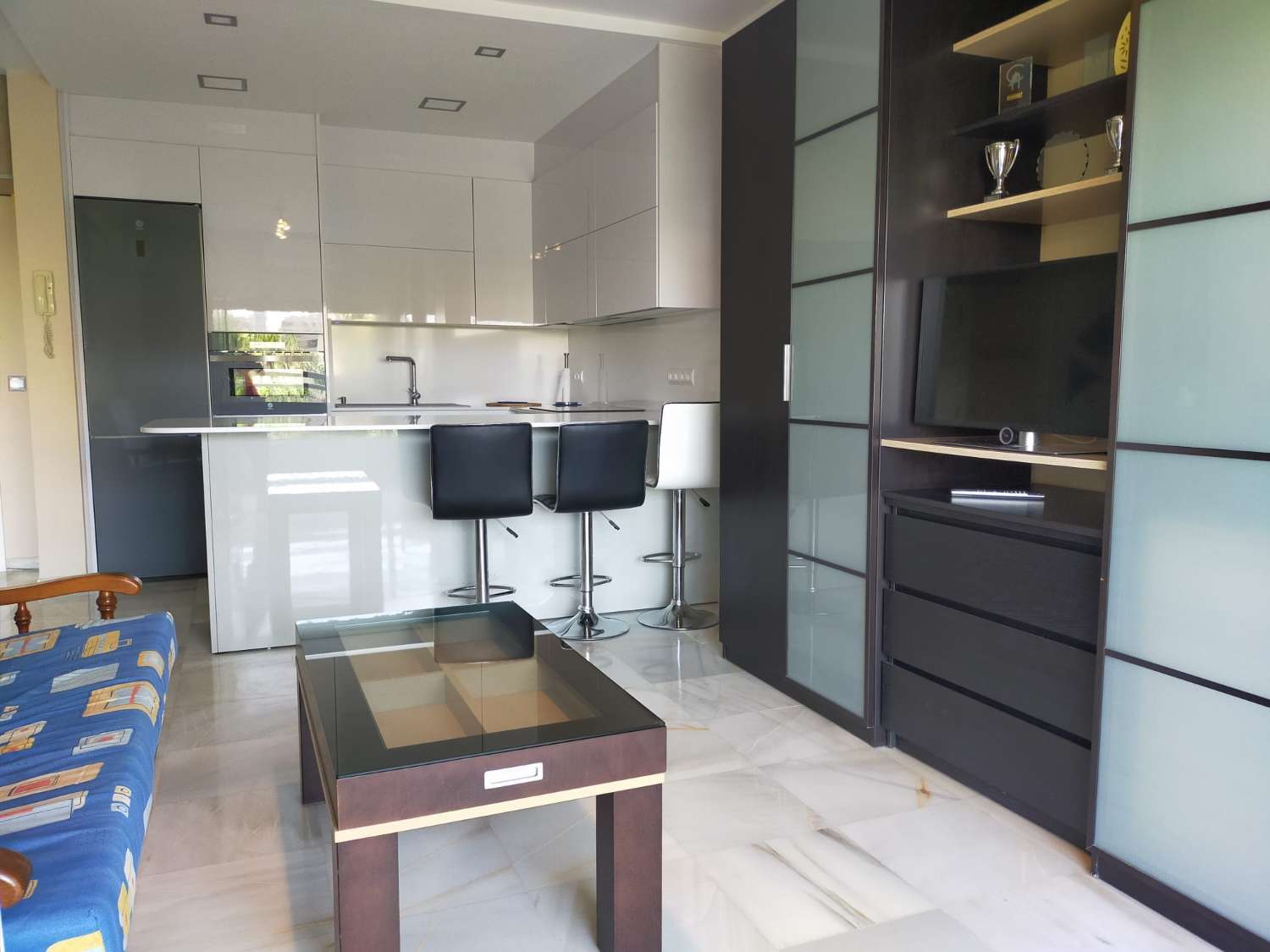 SE ALQUILA DESDE 01/09/2026 HASTA 30/06/27 BONITO APARTAMENTO CERCA DE LA PLAYA EN PLAYAMAR (TORREMOLINOS)