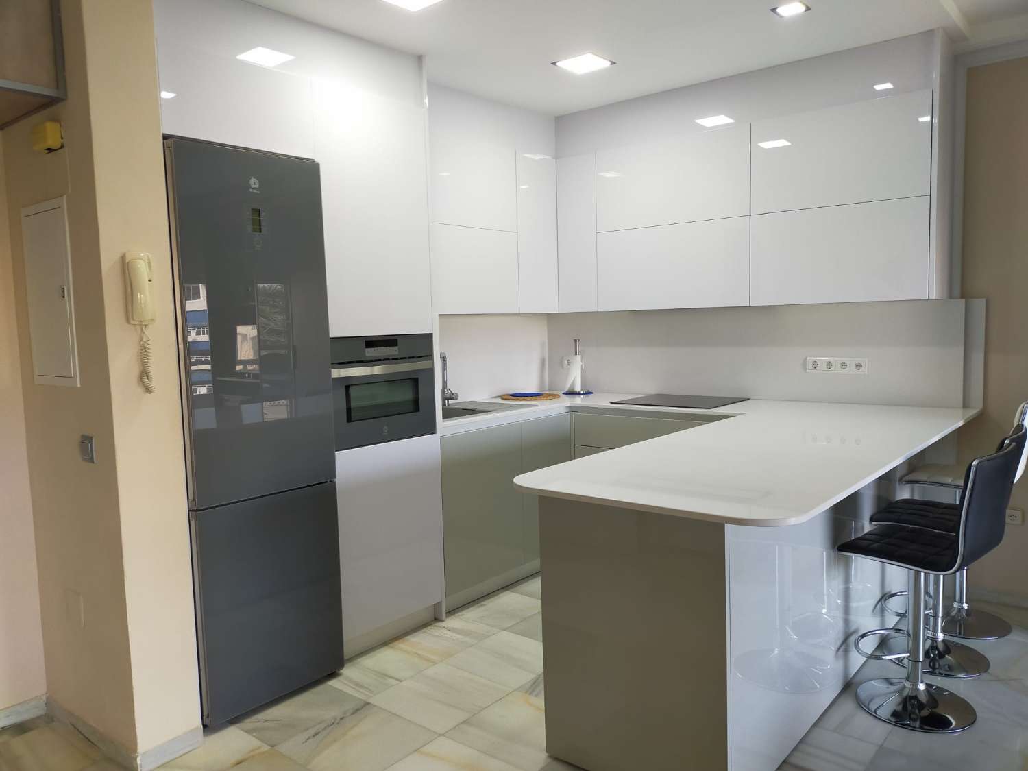 SE ALQUILA DESDE 01/09/2026 HASTA 30/06/27 BONITO APARTAMENTO CERCA DE LA PLAYA EN PLAYAMAR (TORREMOLINOS)