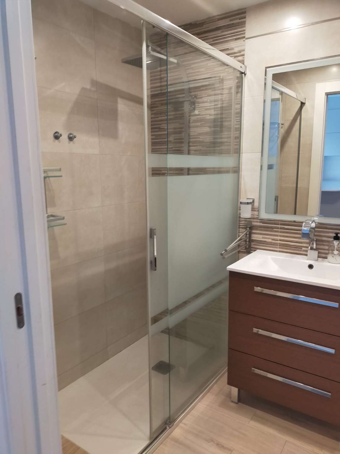 SE ALQUILA DESDE 01/09/2026 HASTA 30/06/27 BONITO APARTAMENTO CERCA DE LA PLAYA EN PLAYAMAR (TORREMOLINOS)