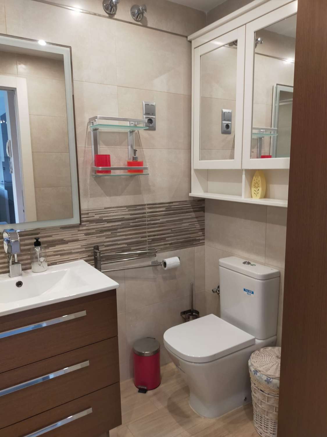 SE ALQUILA DESDE 01/09/2026 HASTA 30/06/27 BONITO APARTAMENTO CERCA DE LA PLAYA EN PLAYAMAR (TORREMOLINOS)