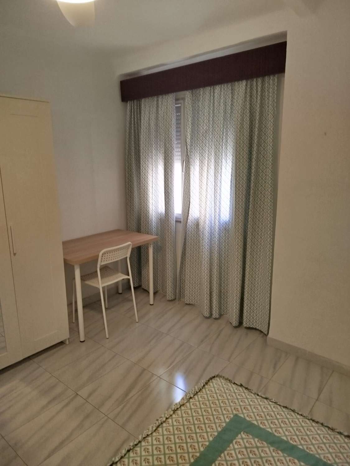 SE ALQUILA HASTA 30/06/2026 Y DESDE 01/09/2026- 30/06/2027 PISO  EN EL CENTRO DE MALAGA