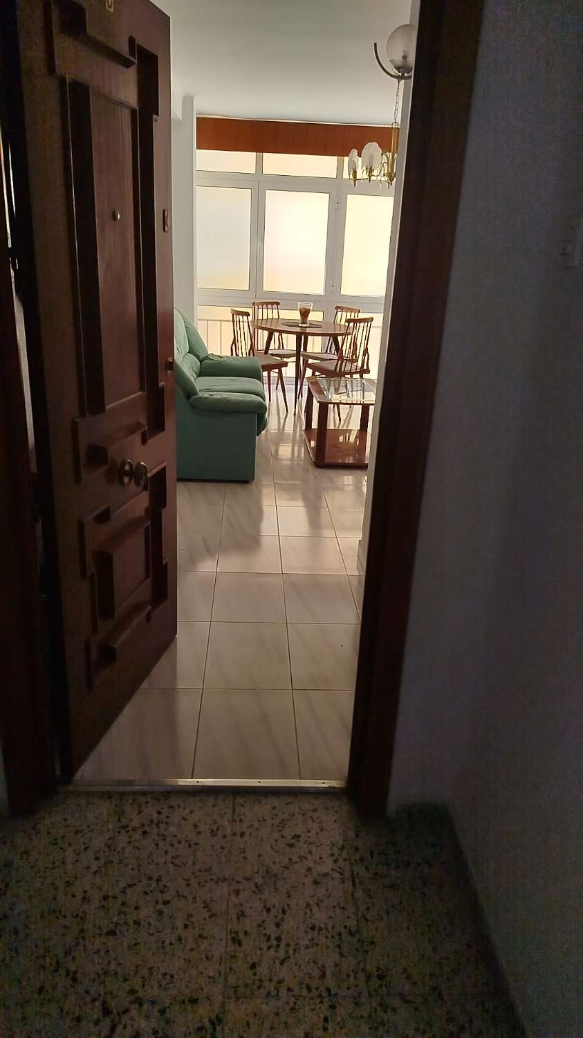 SE ALQUILA HASTA 30/06/2026 Y DESDE 01/09/2026- 30/06/2027 PISO  EN EL CENTRO DE MALAGA