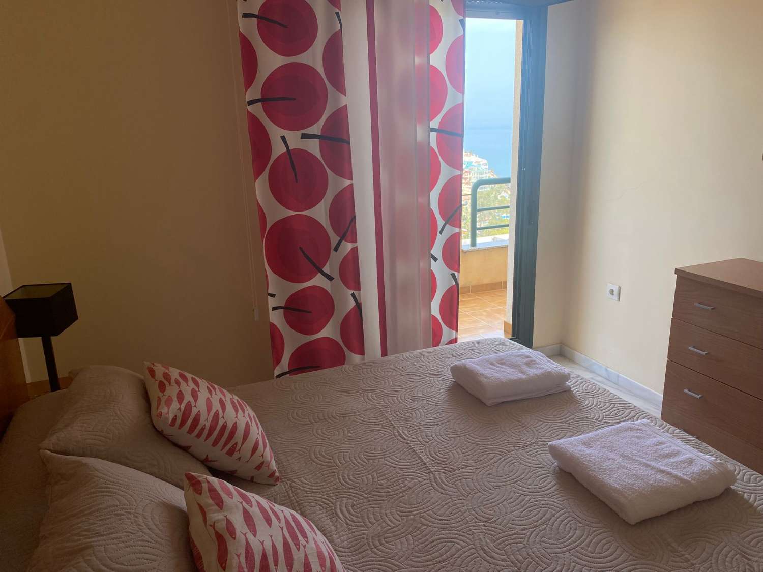 MEDIA TEMPORADA . SE ALQUILA DESDE 01.09.26 HASTA 30.06.27 BONITO APARTAMENTO CON VISTAS  AL MAR EN BENALMADENA