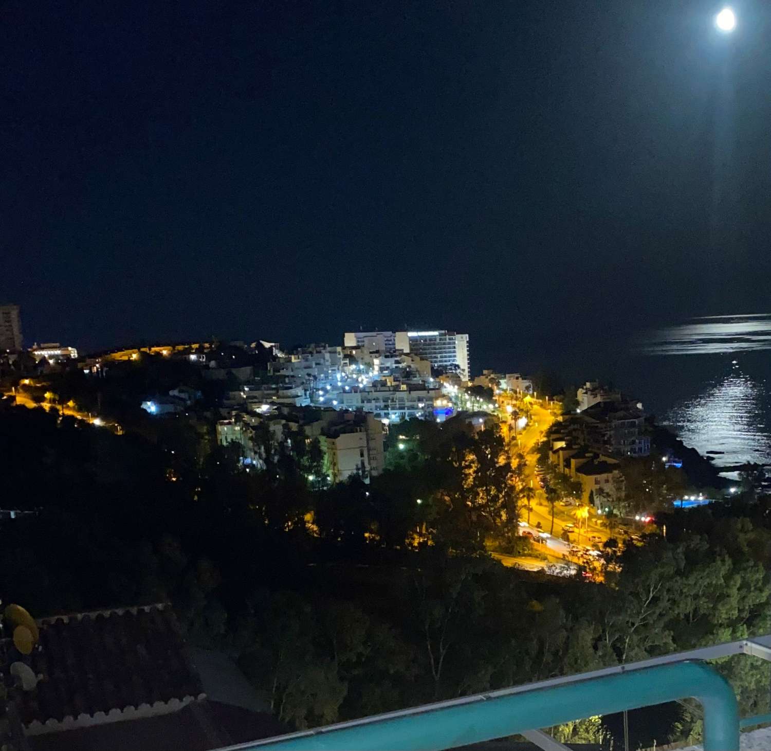 MEDIA TEMPORADA . SE ALQUILA DESDE 01.09.26 HASTA 30.06.27 BONITO APARTAMENTO CON VISTAS  AL MAR EN BENALMADENA