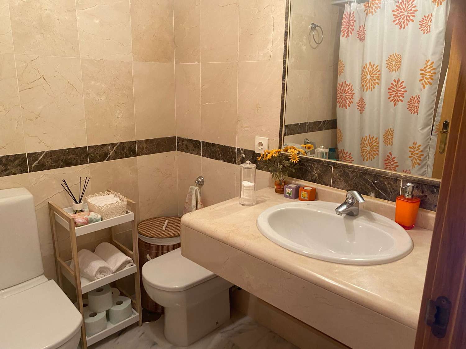 MEDIA TEMPORADA . SE ALQUILA DESDE 01.09.26 HASTA 30.06.27 BONITO APARTAMENTO CON VISTAS  AL MAR EN BENALMADENA