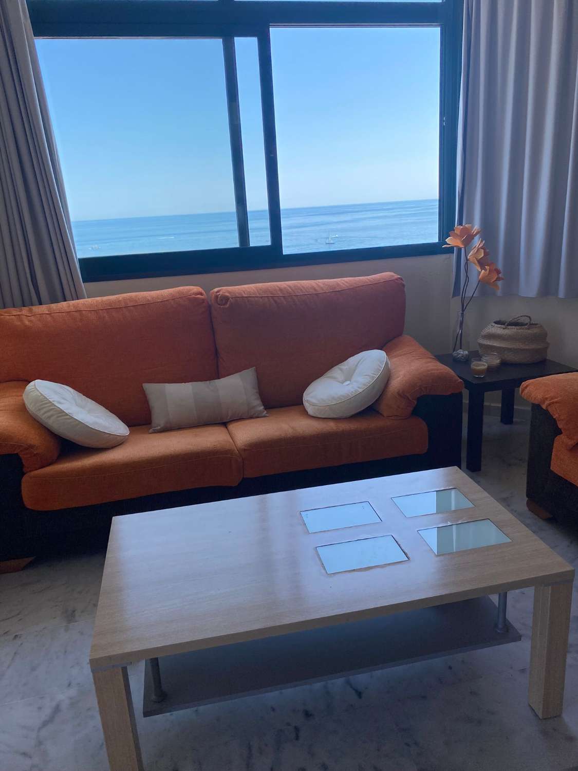 MEDIA TEMPORADA . SE ALQUILA DESDE 01.09.26 HASTA 30.06.27 BONITO APARTAMENTO CON VISTAS  AL MAR EN BENALMADENA