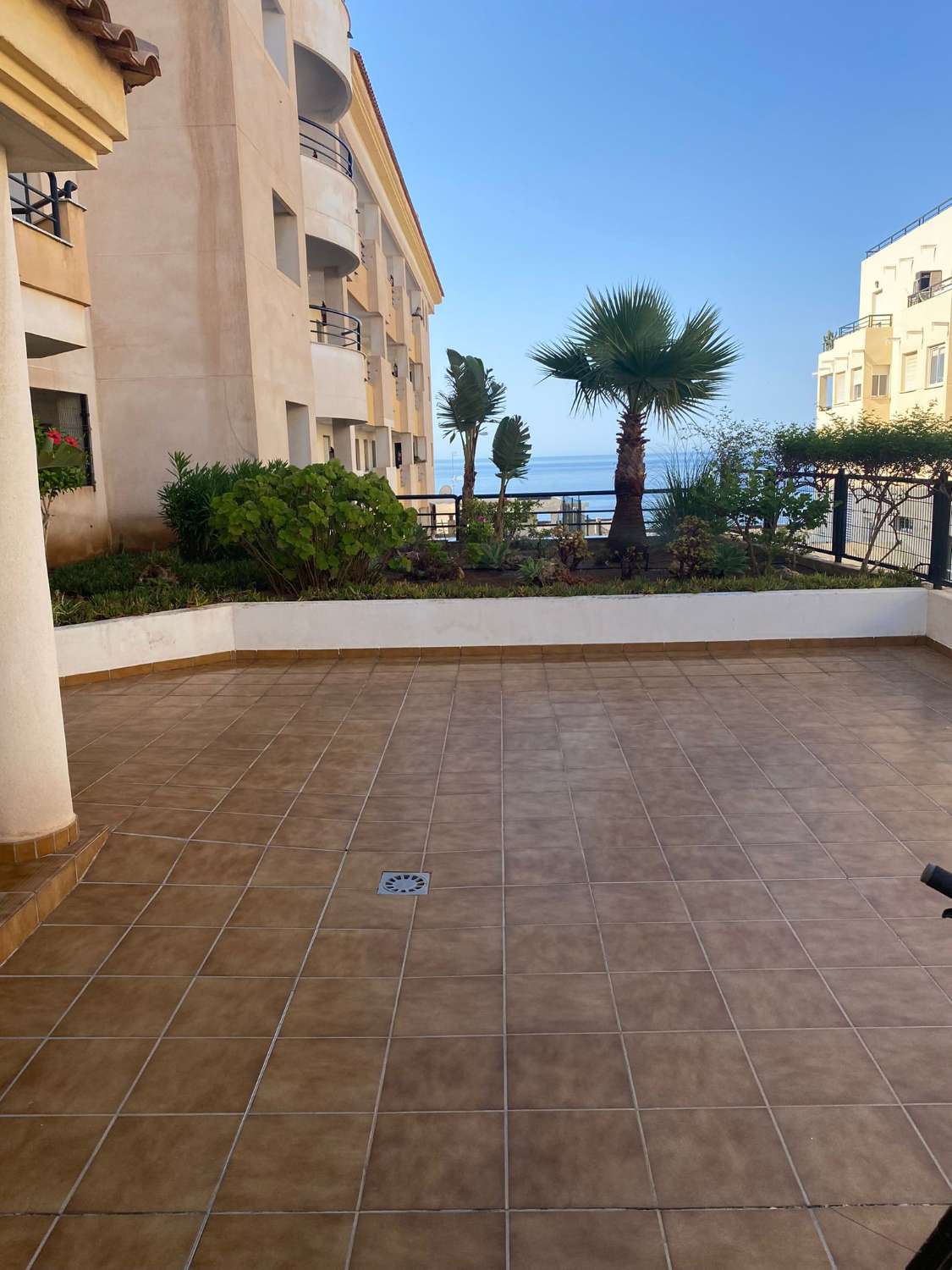 MEDIA TEMPORADA . SE ALQUILA DESDE 01.09.26 HASTA 30.06.27 BONITO APARTAMENTO CON VISTAS  AL MAR EN BENALMADENA