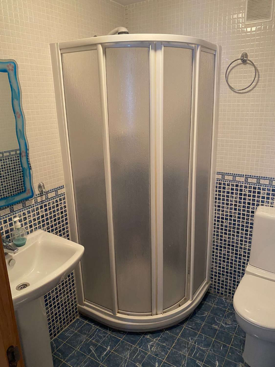 MEDIA TEMPORADA . SE ALQUILA DESDE 01.09.26 HASTA 30.06.27 BONITO APARTAMENTO CON VISTAS  AL MAR EN BENALMADENA