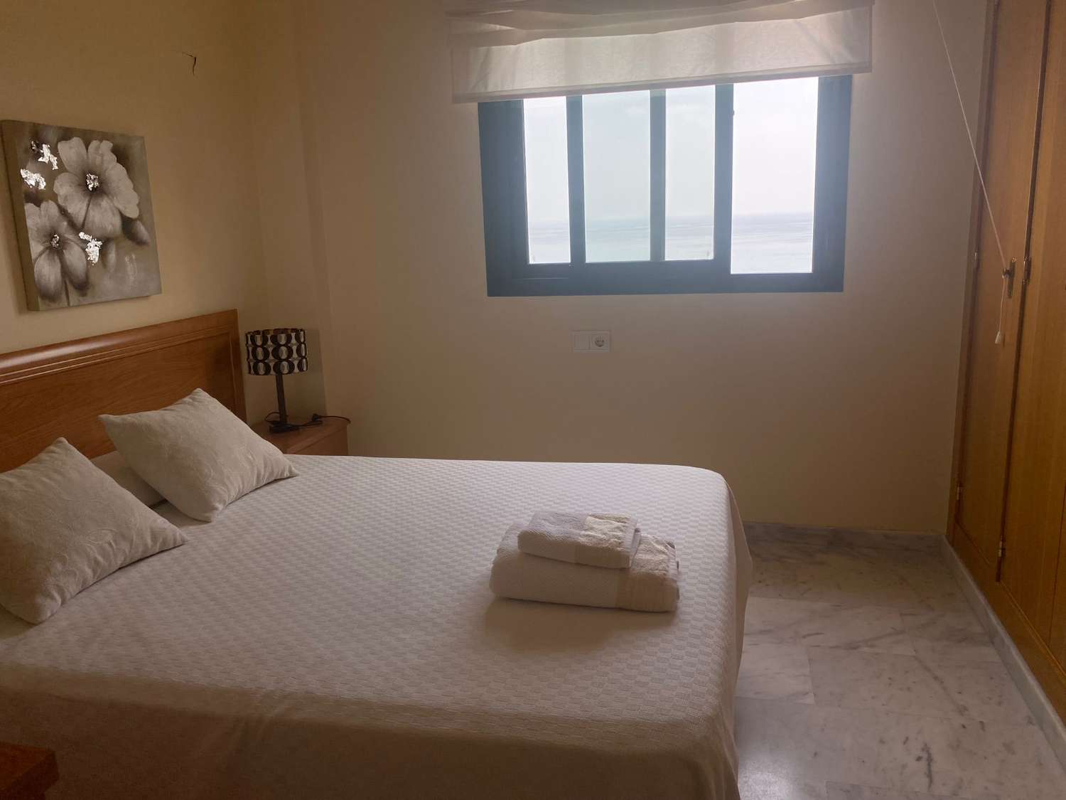 MEDIA TEMPORADA . SE ALQUILA DESDE 01.09.26 HASTA 30.06.27 BONITO APARTAMENTO CON VISTAS  AL MAR EN BENALMADENA