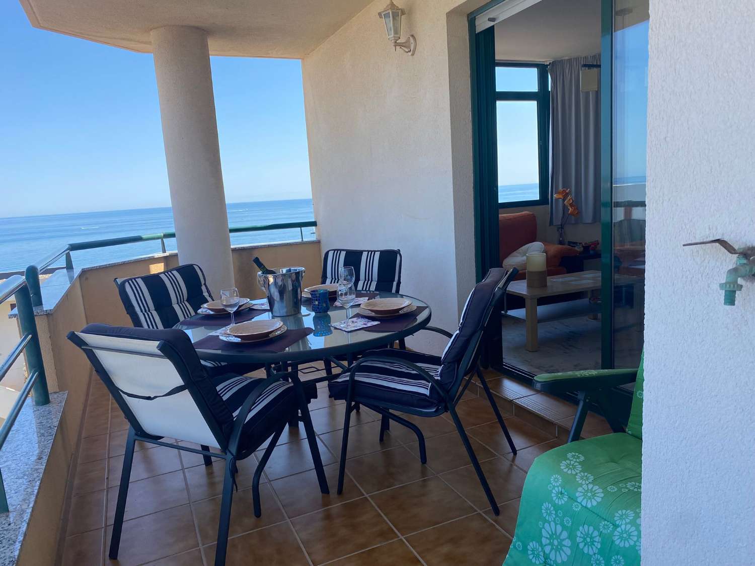 MEDIA TEMPORADA . SE ALQUILA DESDE 01.09.26 HASTA 30.06.27 BONITO APARTAMENTO CON VISTAS  AL MAR EN BENALMADENA