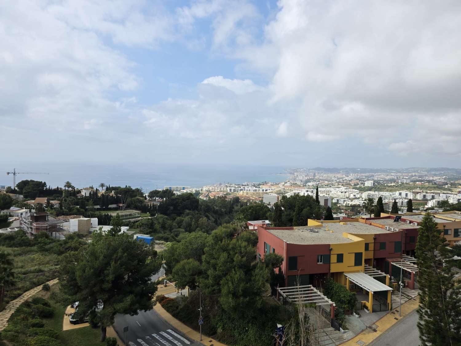 LARGA TEMPORADA - DESDE SEPTIEMBRE SE ALQUILA  BONITO  APARTAMENTO CON VISTAS AL MAR  EN ALTOS DEL HIGUERON