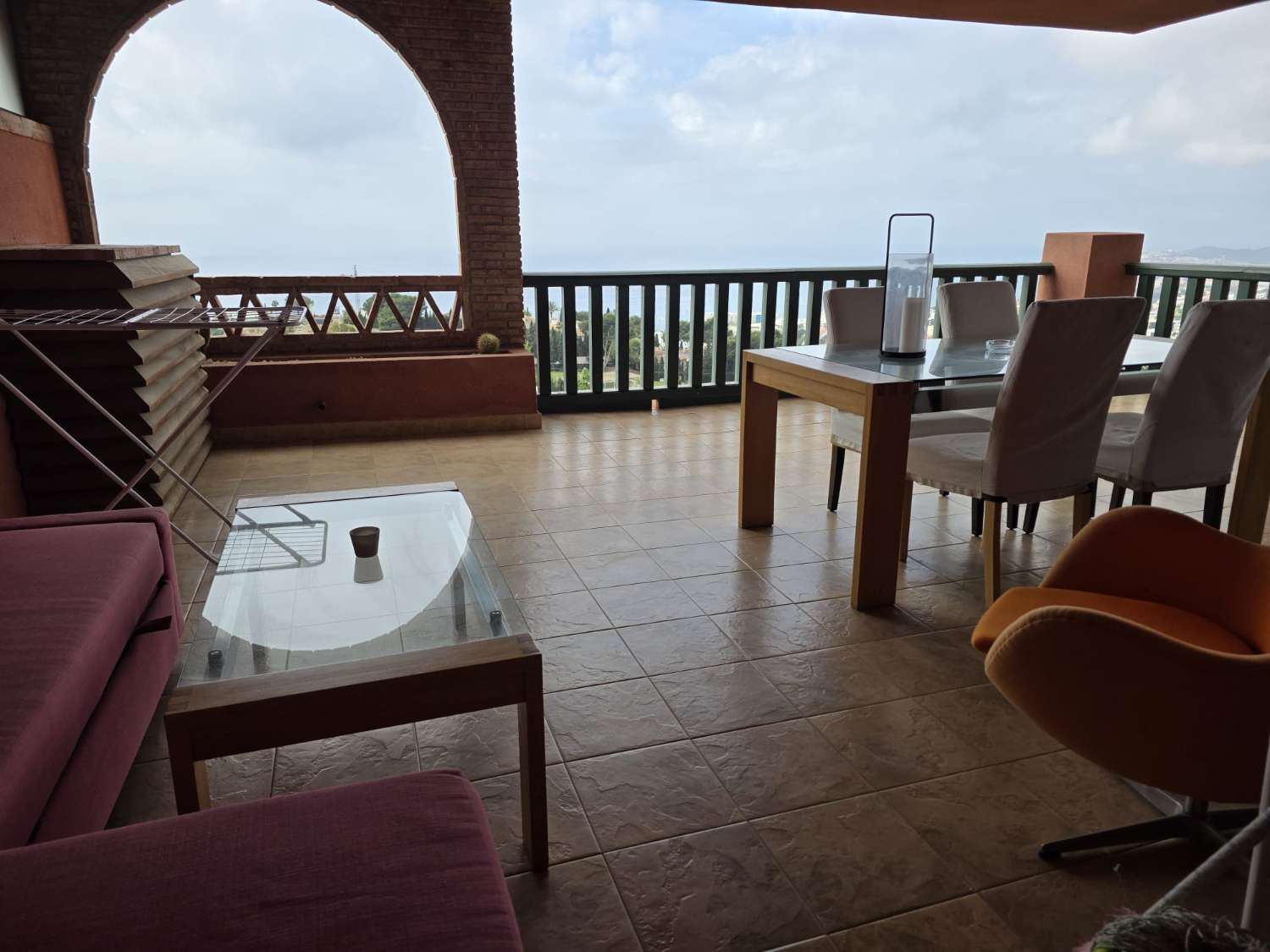 LARGA TEMPORADA - DESDE SEPTIEMBRE SE ALQUILA  BONITO  APARTAMENTO CON VISTAS AL MAR  EN ALTOS DEL HIGUERON