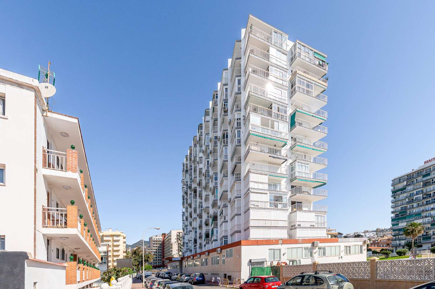 SE ALQUILA DESDE 01/09/2026 HASTA 30.6.27 BONITO ESTUDIO EN 1ª LINEA DE PLAYA EN BENALMADENA