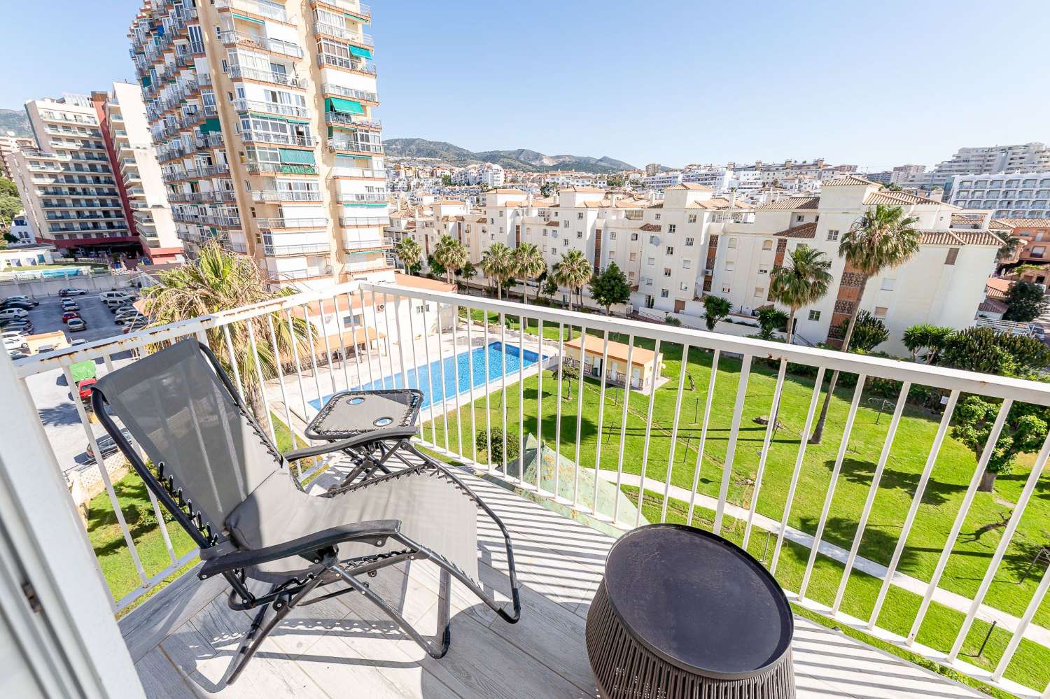 SE ALQUILA DESDE 01/09/2026 HASTA 30.6.27 BONITO ESTUDIO EN 1ª LINEA DE PLAYA EN BENALMADENA