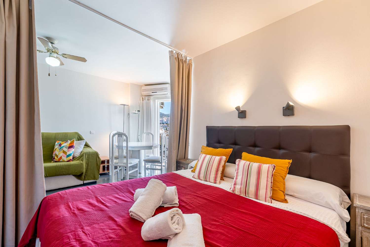 SE ALQUILA DESDE 01/09/2026 HASTA 30.6.27 BONITO ESTUDIO EN 1ª LINEA DE PLAYA EN BENALMADENA