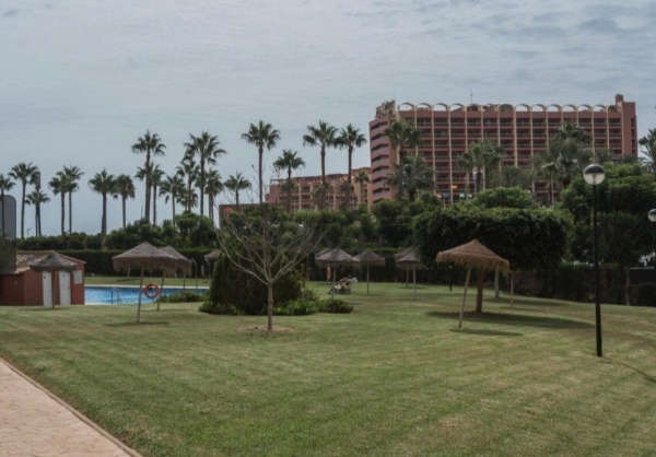 MEDIA TEMPORADA SE ALQUILA DEL 1.9.2026 -30.6.27 PRECIOSO APARTAMENTO EN 2ª LINEA DE PLAYA EN BENALMÁDENA