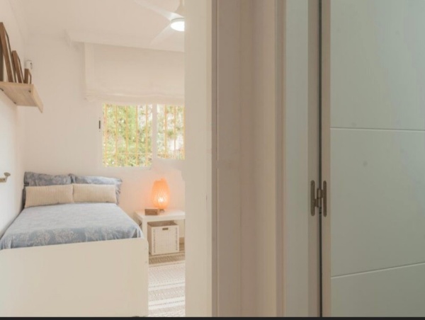 MEDIA TEMPORADA SE ALQUILA DEL 1.9.2026 -30.6.27 PRECIOSO APARTAMENTO EN 2ª LINEA DE PLAYA EN BENALMÁDENA