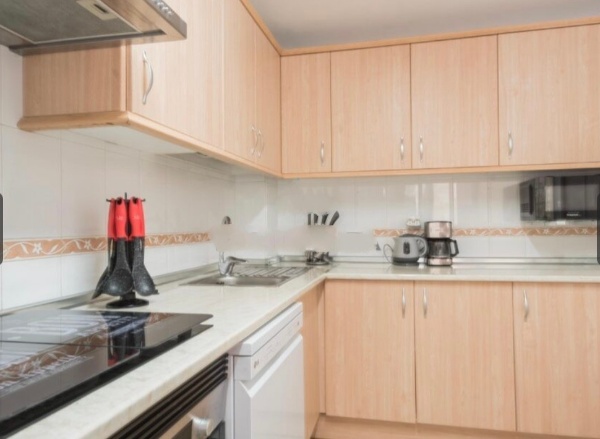 MEDIA TEMPORADA SE ALQUILA DEL 1.9.2026 -30.6.27 PRECIOSO APARTAMENTO EN 2ª LINEA DE PLAYA EN BENALMÁDENA