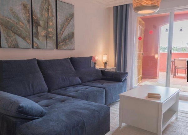 MEDIA TEMPORADA SE ALQUILA DEL 1.9.2026 -30.6.27 PRECIOSO APARTAMENTO EN 2ª LINEA DE PLAYA EN BENALMÁDENA