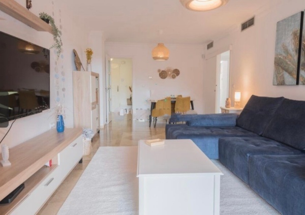 MEDIA TEMPORADA SE ALQUILA DEL 1.9.2026 -30.6.27 PRECIOSO APARTAMENTO EN 2ª LINEA DE PLAYA EN BENALMÁDENA