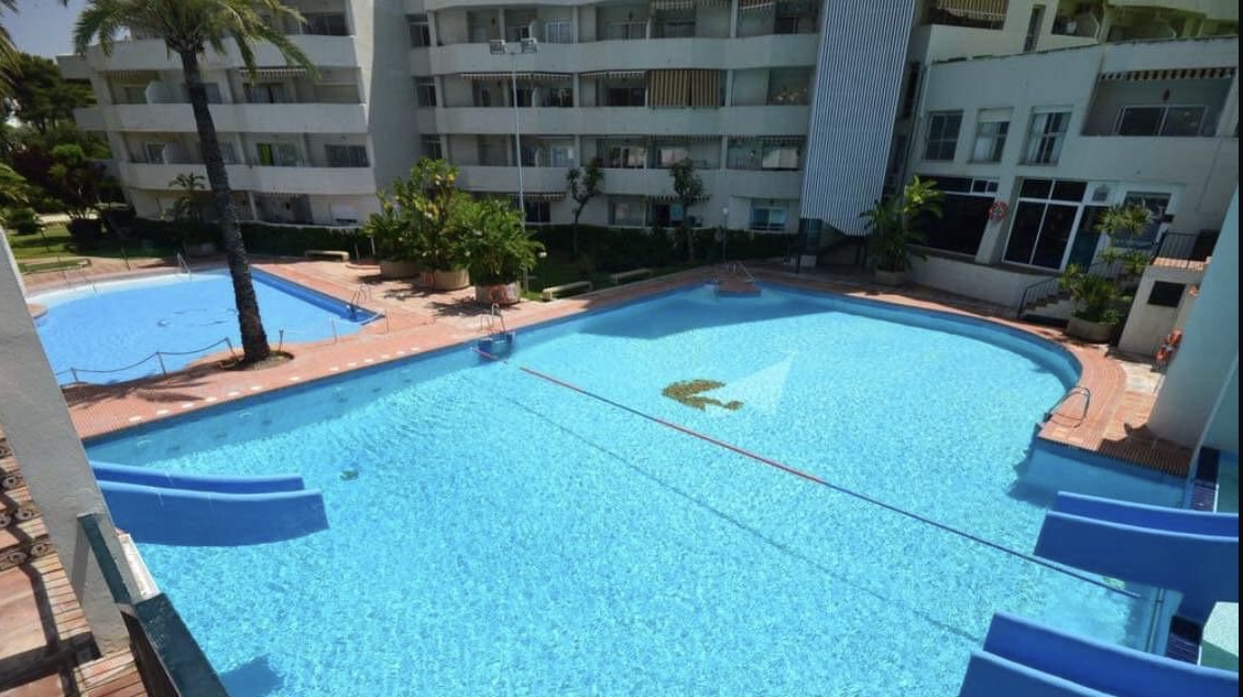 Se alquila precioso apartamento desde ahora hasta 30.6.26 y desde 01/09/2026 hasta 30/06/2027 en Benalbeach (Benalmádena)