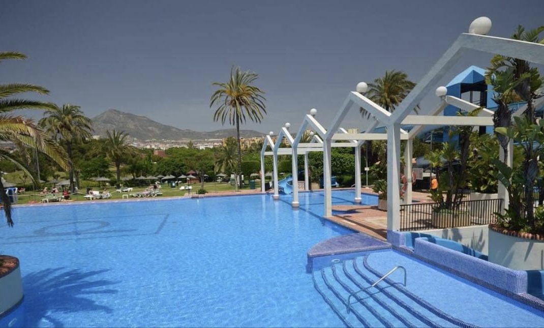 Se alquila precioso apartamento desde ahora hasta 30.6.26 y desde 01/09/2026 hasta 30/06/2027 en Benalbeach (Benalmádena)