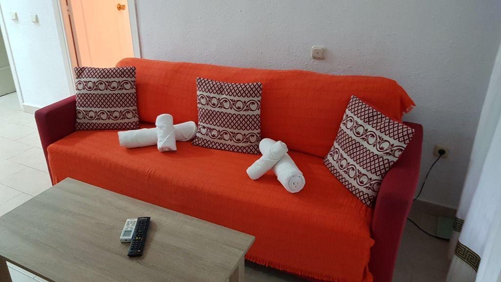 Se alquila precioso apartamento desde ahora hasta 30.6.26 y desde 01/09/2026 hasta 30/06/2027 en Benalbeach (Benalmádena)