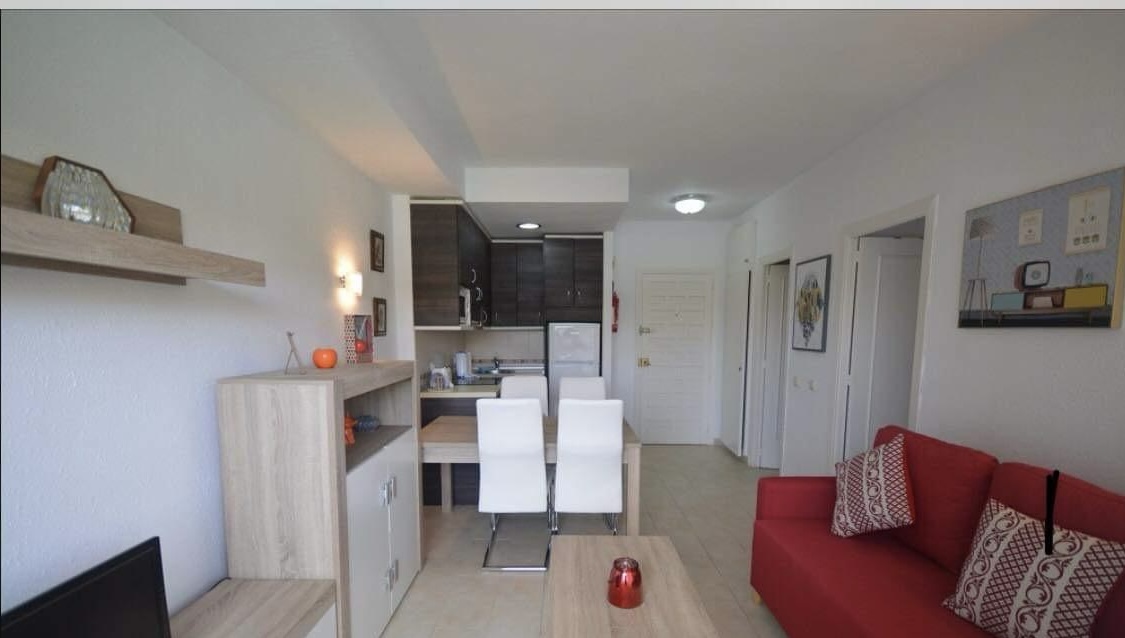 Se alquila precioso apartamento desde ahora hasta 30.6.26 y desde 01/09/2026 hasta 30/06/2027 en Benalbeach (Benalmádena)