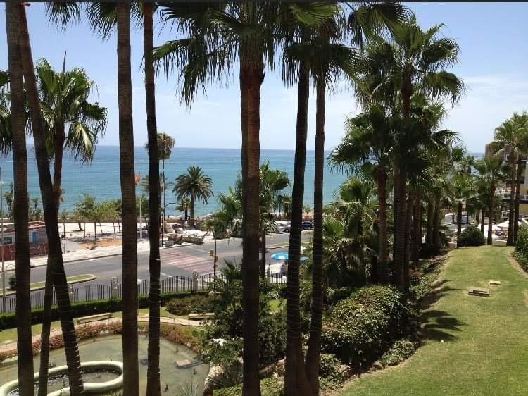 Se alquila precioso apartamento desde ahora hasta 30.6.26 y desde 01/09/2026 hasta 30/06/2027 en Benalbeach (Benalmádena)