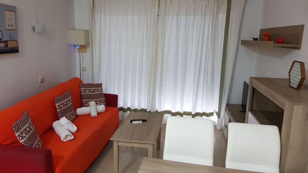 Se alquila precioso apartamento desde ahora hasta 30.6.26 y desde 01/09/2026 hasta 30/06/2027 en Benalbeach (Benalmádena)