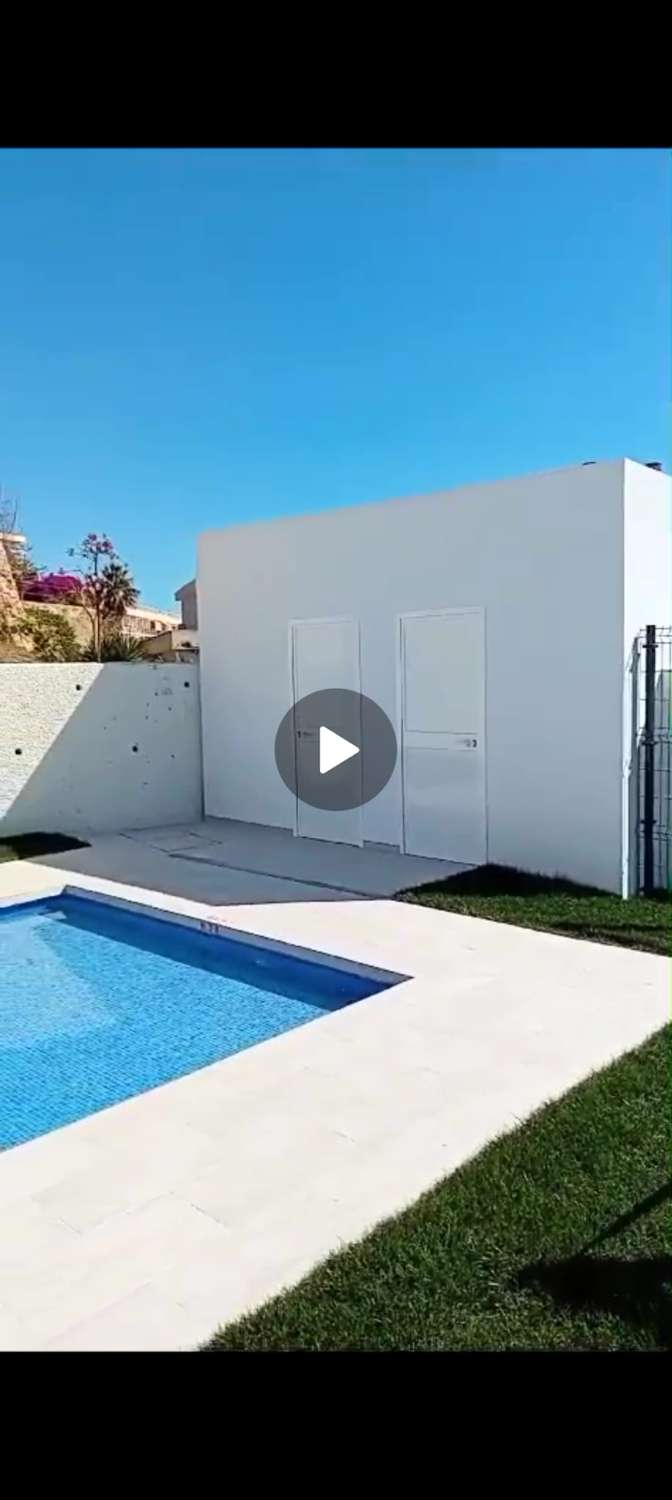 SE ALQUILA  HASTA 30/06/2026 Y DESDE 1.9.26- 30.6.27 BONITO APARTAMENTO EN CENTRO DE LA CARIHUELA (TORREMOLINOS)