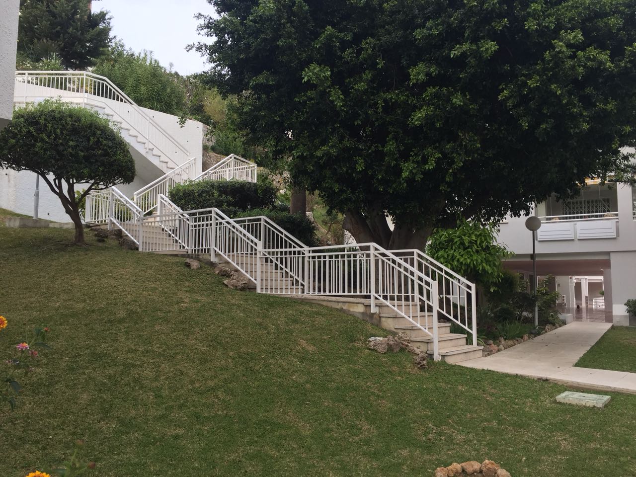 SE ALQUILA  HASTA 30/06/2026 Y DESDE 1.9.26- 30.6.27 BONITO APARTAMENTO EN CENTRO DE LA CARIHUELA (TORREMOLINOS)