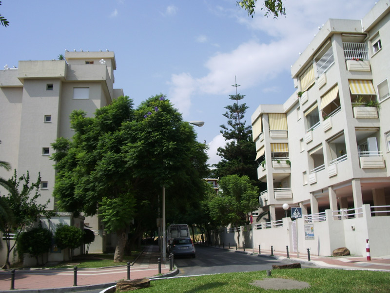SE ALQUILA  HASTA 30/06/2026 Y DESDE 1.9.26- 30.6.27 BONITO APARTAMENTO EN CENTRO DE LA CARIHUELA (TORREMOLINOS)